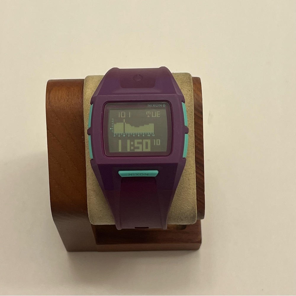 Nixon Small Lodown II Tide (like new, brand new batteries)